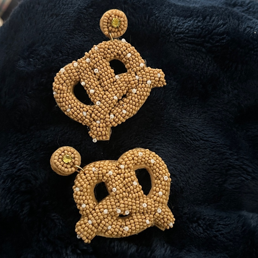 Beaded Pretzel Pierced Earrings